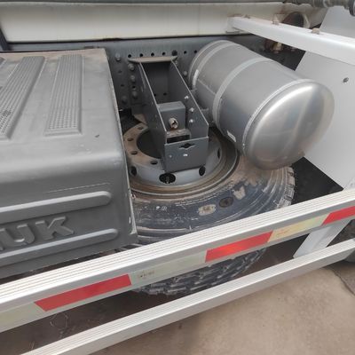 シノトラック HOWO 6X4 8X4 中古セメントミキサー 割引 5% 炭素鋼貨物箱材料