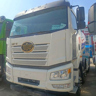 シノトルク・シャシーと水力方向装置を搭載したミキサー・トラック 初払い