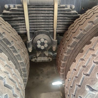 シノトルク・シャシーと水力方向装置を搭載したミキサー・トラック 初払い