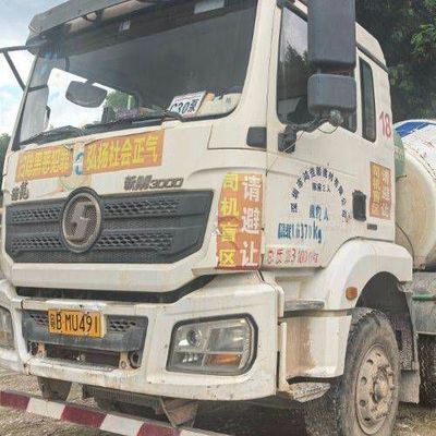 シノトラック 8m3 ディーゼルアギタター トラック 液体方向車 オーダーメイド要求