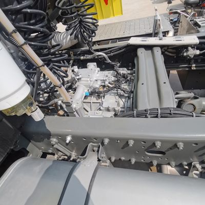 400L 燃料タンクと空気懸垂座席 シノトラック 運転席を二用したトラック