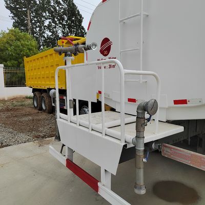 シノトラック シャーシ 20トンの使用済みHOWO 6X4 水配送トラック 水タンカー タイヤ付きトラック