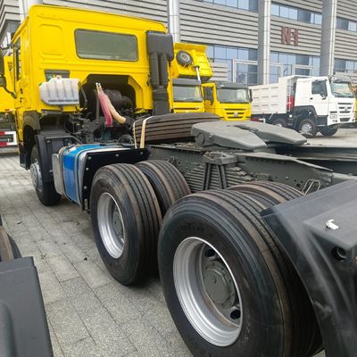経済的な駆動ホイール 6×4 ディーゼル トラクターヘッド HOWO6X4 トラック