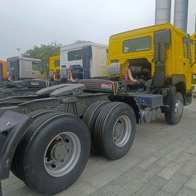 経済的な駆動ホイール 6×4 ディーゼル トラクターヘッド HOWO6X4 トラック