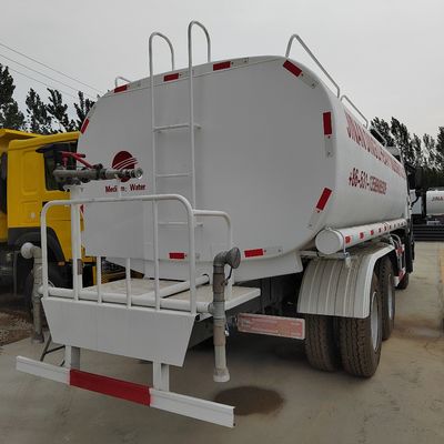 HOWO 6X4 20m3 20cu. M ステンレス鋼水タンカー トラック 炭素鋼貨物箱