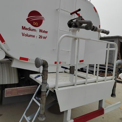 シノトルク HOWO 6X4 水配送トラック ユーロ3 排放基準の重用設計
