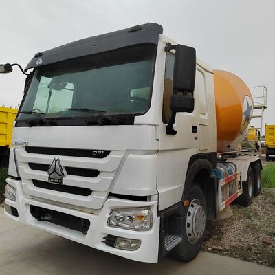 認証された Sinotruk HOWO 6X4 15m3 標準の飲料水配送トラック