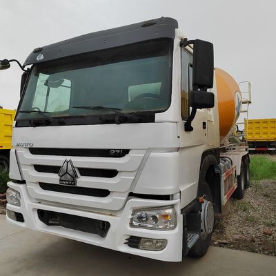 認証された Sinotruk HOWO 6X4 15m3 標準の飲料水配送トラック