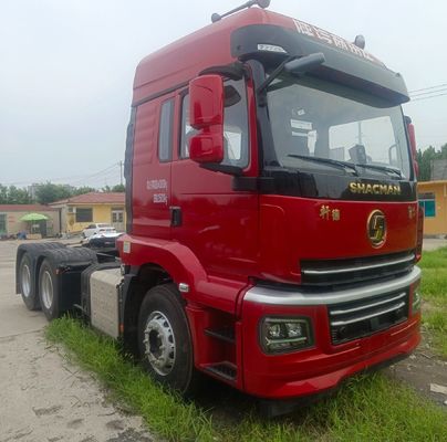 快適なエアサスペンションドライバーシートと設計付きのレッドユーロ6ディーゼル6X4 トラクタートラック