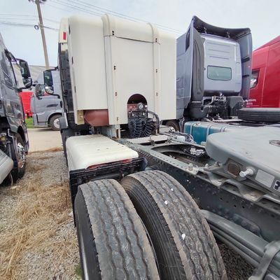 シノトルク HOWO Cnl LNG トラクターヘッド 半トレーラー 6×4 牽引ホイルの性能