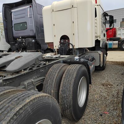 336HP Sinotruk HOWO 貨物輸送車両 ≤5席で,手頃な価格でCNG/LNG