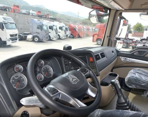 336HP Sinotruk HOWO 貨物輸送車両 ≤5席で,手頃な価格でCNG/LNG