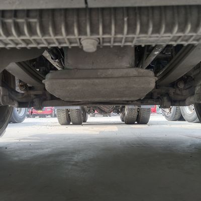 シノトラック シャーシ FAW J6p ガソリン 6X4 トラック 格安 7.40m*2.55m*3.76m