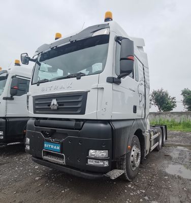 重荷 Sinotruk Sitrak CNG トラックと牽引 カスタマイズされた要求と出荷