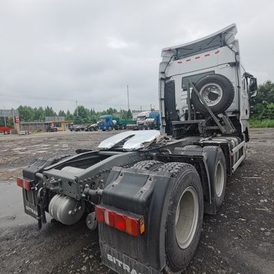 重荷 Sinotruk Sitrak CNG トラックと牽引 カスタマイズされた要求と出荷