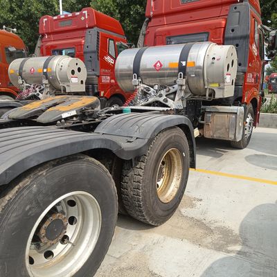 手動トランスミッションと炭素鋼貨物箱のタイヤガス6X4輸送トラック