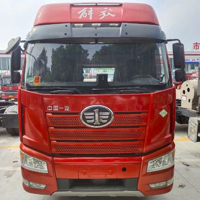 J6p 重荷輸送用牽引トラック 6×4駆動ホイール チューブレスタイヤ設計