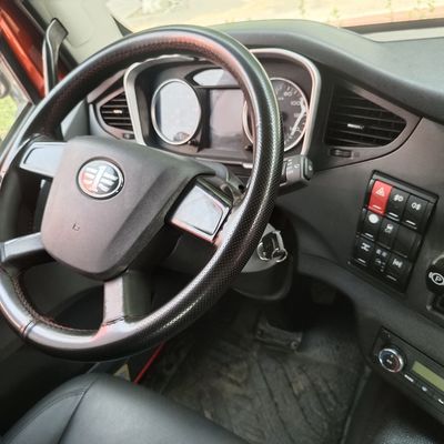 CA4250P66M25T1E6 6X4 トラクター トラック
