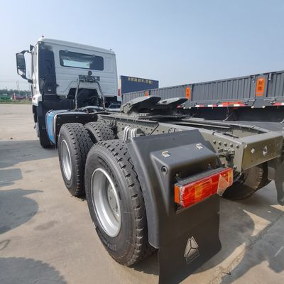 炭素鋼材 HOWO 耐久性 トラクター 中古トラック 6500.000kg パッケージ 総重量