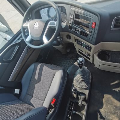 ISO認定の重荷を牽引するセミトレーラー Sinotruk HOWO 6800 * 2500 * 3200