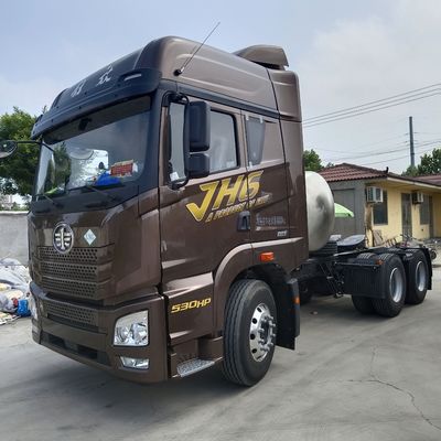 6×4 駆動車 シノトラック シャーシ 解放ガス トラクター トレーラー トラック 530HP 容量