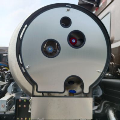 国立重荷トラック LNGトラクター 管なしタイヤ設計付き輸送車両