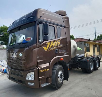 630HPチューブレスパワーステアリング ガストラクター トレーラー トラック 6*4 炭素鋼貨物箱