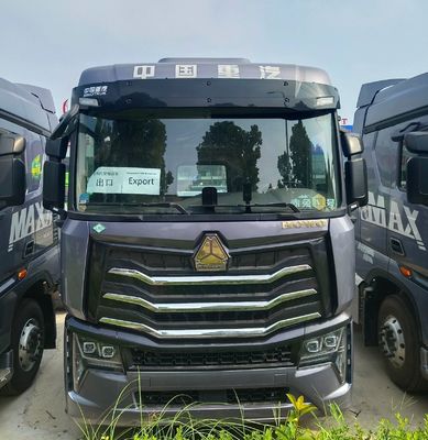 炭素鋼 HOWO LNG トラクショントラック 6 * 4/4 * 2/6 * 2 480HPから700HPの輸送トラック