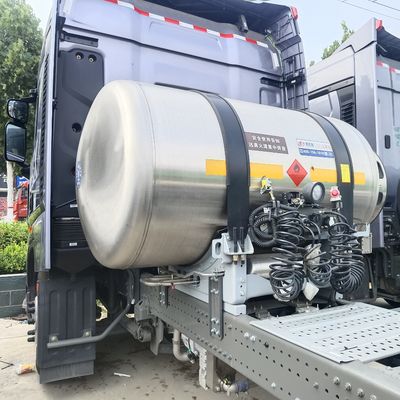 US 2024 軽型 HOWO LNG ガス トラクション トラック 6 * 4 480HP から 700HP 部品付き トラック