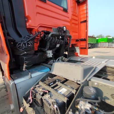 手動トランスミッション タイプ あなたの要求のためのシノトラックHOWO 6X4 CNGトラクタートラック