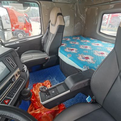 シルバー エンジン コンポーネント HOWO トラクター トラック 6X4 230.00cm * 110.00cm * 130.00cm トップ