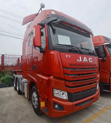 重い牽引が簡単になった JAC 6X4 トラック 1000Lの燃料タンク 6.8x2.5x3.8m