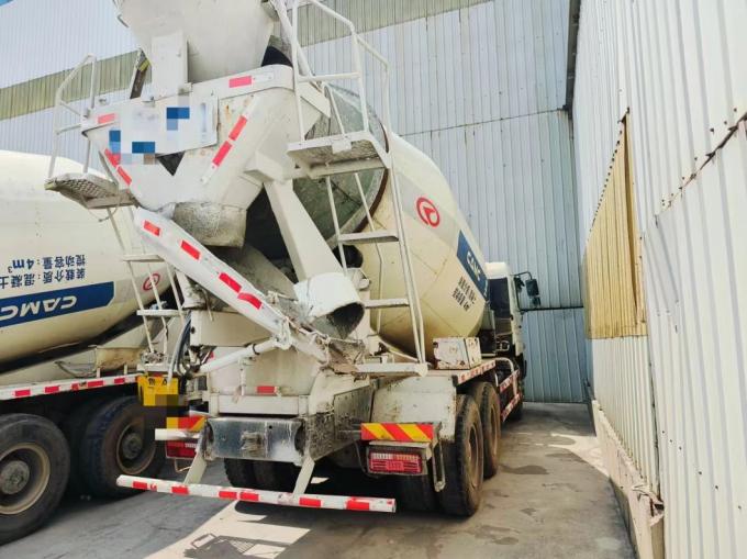 New Sinotruk Concrete Mixer Truck Hydraulic Steering Diesel 12m³