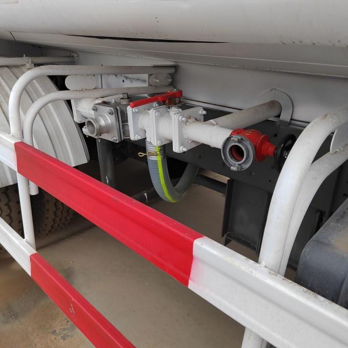 Sinotruk HOWO 6X4 15000liters 2000lm³ Drinking Spraying Water Delivery Truck Discount5%